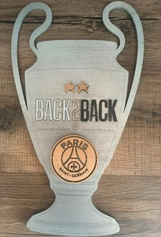 Coupe Champions League 2026 PSG – Décoration Murale Bois Artisanale-Cadeau Fan Football