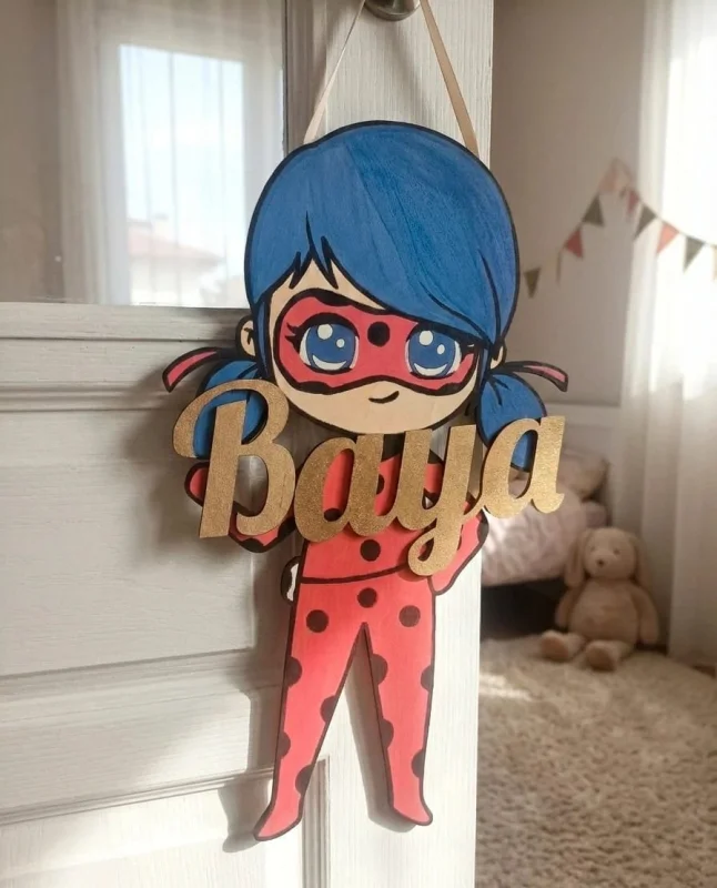 Plaque de porte personnalisée en bois inspiré de l'animé "Miraculous"