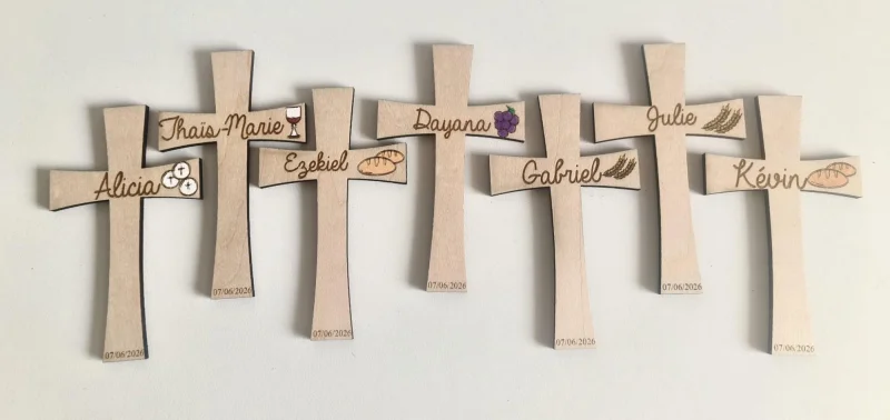 Croix chrétienne personnalisée en bois gravée – Cadeau de Baptême, Communion, Confirmation et Décoration religieuse